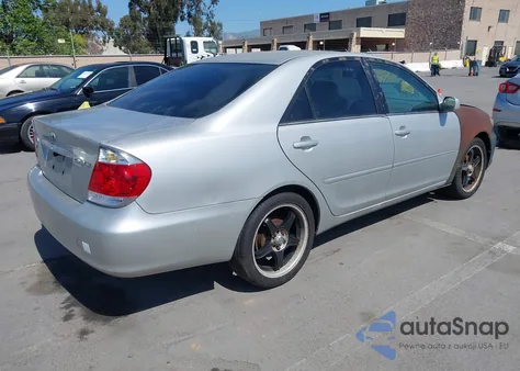 2005 Toyota Camry Le z USA, uszkodzony, nr VIN 4T1BE32K25U060643